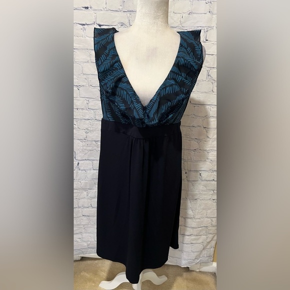 Liz Lange Maternity Dress Career Ruffle Professional Black Turquoise Medium - Picture 1 of 8